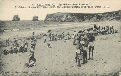 CPA FRANCE 64 " Hendaye, Les roches Deux Jumeaux et les enfants de l'Asile pour Enfants de la ville de Paris".