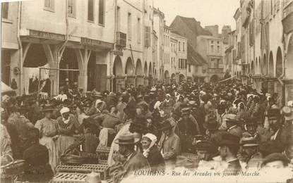 CPA FRANCE 71 " Louhans, Rue des Arcades un jour de marché".