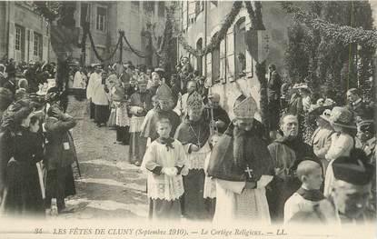 CPA FRANCE 71 "Cluny, Les fêtes de septembre 1910, Le cortège religieux". / FOLKLORE