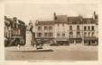 CPA FRANCE 45 " Pithiviers, Place du Martroi, le monument aux morts".