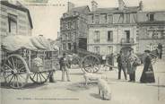 61 Orne CPA FRANCE 61 "Flers, Un coin du marché aux petits cochons".