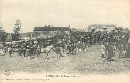 CPA FRANCE 61 "Domfront, La foire aux chevaux".