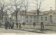 77 Seine Et Marne CPA FRANCE 77 " Chevry-Cossigny, La sucrerie, sortie des ouvriers".