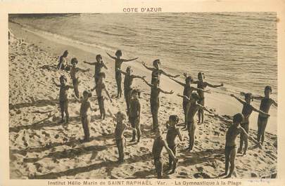 CPA FRANCE 83 " St Raphaël, Institut Hélio Marin, La gymnastique à la plage".