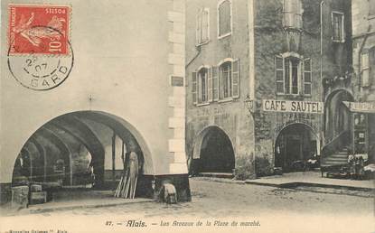 CPA FRANCE 30 "Alais, les Arceaux de la place du marché"