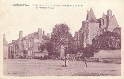 CPA FRANCE 49 "Rochefort sur Loire, Place du Pilori et le château".