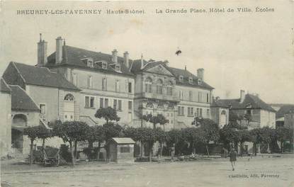 CPA FRANCE 70 " Breurey les Faverney, La grande place, Hôtel de Ville, Ecoles".
