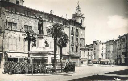 CPSM FRANCE 34 " Pézenas, Place de la République".