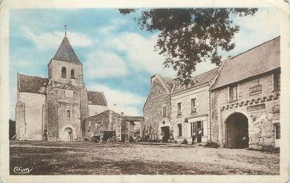 CPA FRANCE 86 " Monthoiron, L'église et un côté de la place".