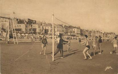 CPA FRANCE 85 " Les Sables d'Olonne, Jeux de plage".