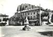 CPSM FRANCE 04 " Les Mées, Place de la République, les pénitents".