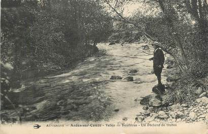 CPA FRANCE 63 " Ardes sur Couze, Un pêcheur de truites".