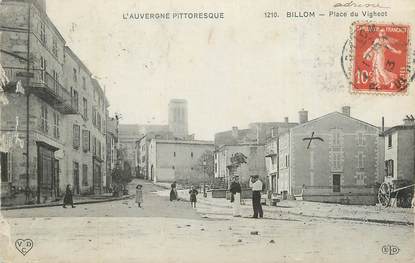 CPA FRANCE 63 " Billom, Place du Vigheot".