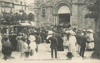 CPA FRANCE 63 " La Bourboule, Sortie de la messe".