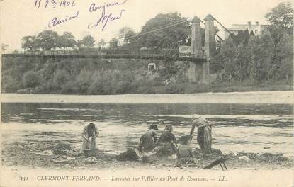 CPA FRANCE 63 "Clermont Ferrand, Laveuses sur l'allier au Pont de Cournon".