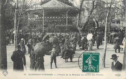 CPA FRANCE 63 " Clermont Ferrand, L'heure de la musique au jardin des plantes"