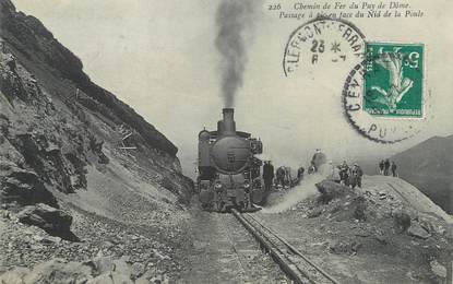 CPA FRANCE 63 "Le Puy de Dôme, Le chemin de fer, Passage à pic en face du Nid de Poule". / TRAMWAY