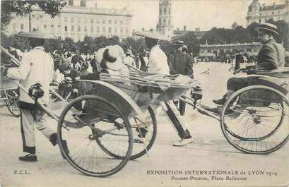 CPA FRANCE 69 " Lyon, Exposition internationale de 1914, pousses-pousses place Bellecour".