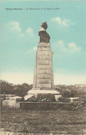 CPA MADAGASCAR "Diégo Suarez, monument et Square Joffre"