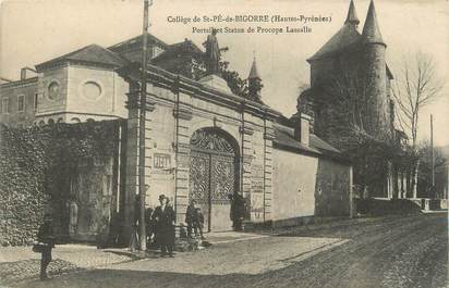 CPA FRANCE 65 " St Pé de Bigorre, Portail et statue de Procope Lassalle".