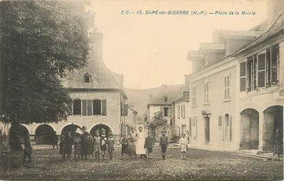 CPA FRANCE 65 " St Pé de Bigorre, Place de la Mairie".