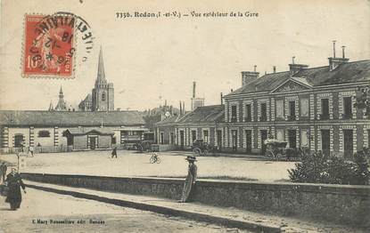 CPA FRANCE 35 "Redon, vue extérieure de la gare"