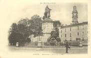 46 Lot CPA FRANCE 46 " Cahors, Le monument aux morts et la cour du lycée".