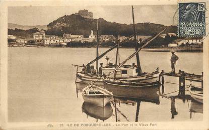 CPA FRANCE 83 " Ile de Porquerolles, Le port et le vieux fort".