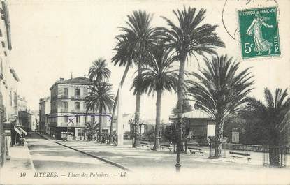 CPA FRANCE 83 " Hyères, Place des Palmiers".
