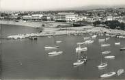 83 Var CPSM FRANCE 83 "St Raphaël, La plage et le port".