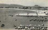 83 Var CPSM FRANCE 83 "Fréjus, Vue générale de la plage et le port".