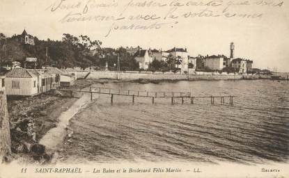 CPA FRANCE 83 " St Raphaël, Les bains et le Boulevard Félix Martin".