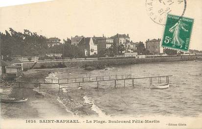 CPA FRANCE 83 " St Raphaël, La plage, Boulevard Félix Martin".