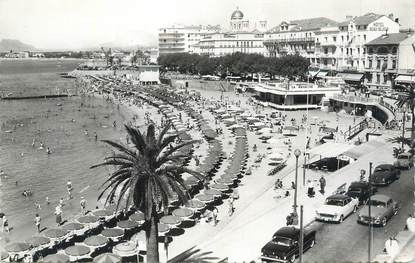 CPSM FRANCE 83 " St Raphaël, Vue d'ensemble sur la plage".