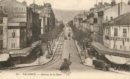 CPA FRANCE 26 "Valence, avenue de la gare "