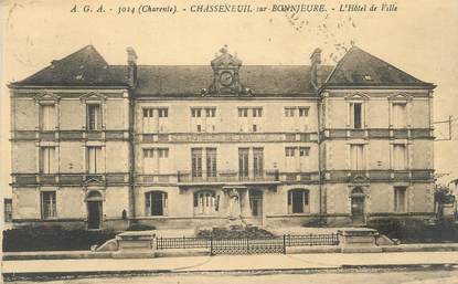 CPA FRANCE 16 "Chasseneuil sur Bonnieure, L'Hôtel de Ville".