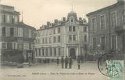 32 Ger CPA FRANCE 32 " Auch, Place de l'Hôtel de Ville et Hôtel de France".