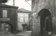 32 Ger CPSM FRANCE 32 " Gondrin, Rue du château, les arcades".