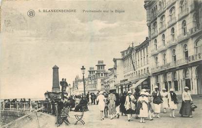 CPA BELGIQUE "Blankenberghe, promenade sur la digue"