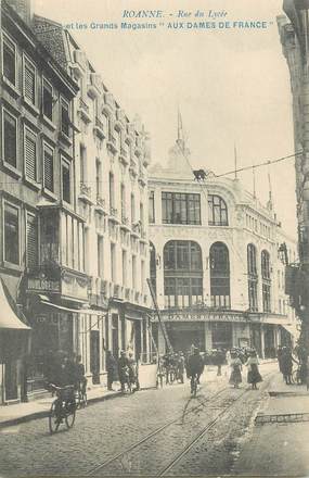 CPA FRANCE 42 "Roanne, la rue du Lycée et les grands magasins Aux Dames de France"