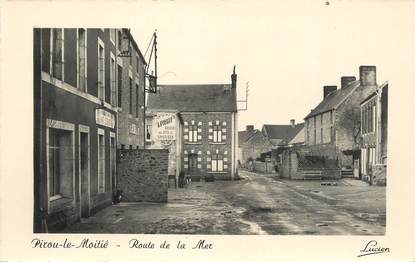 CPSM FRANCE 50 " Pirou Le Moitié, Route de la mer".