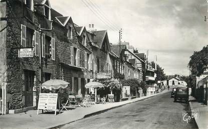 CPSM FRANCE 50 " Carolles - Edenville, Grande rue et Auberge de l'Hôtel Cahard".