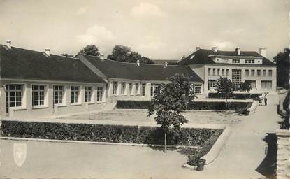 CPSM FRANCE 58 " La Charité sur Loire, Le nouveau groupe scolaire".