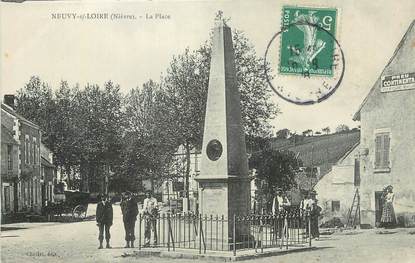 CPA FRANCE 58 " Neuvy sur Loire, La place".