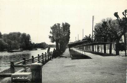 CPSM FRANCE 78 " Andrésy, La Seine et le marché".