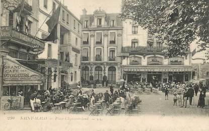 CPA FRANCE 35 "Saint Malo, la place  Chateaubriand"