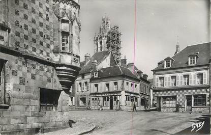 CPSM FRANCE 27 " Verneuil sur Avre, Rue Aristide Briand et Maison du XVIème siècle rue du Canon".