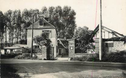 CPSM FRANCE 27 " Tourneville, Le café restaurant route de Louviers".