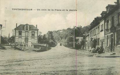 CPA FRANCE 27 " Toutainville, Un coin de la place et la Mairie".