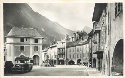 CPSM FRANCE 74 " Thônes, Place de la Poste'. / BUS